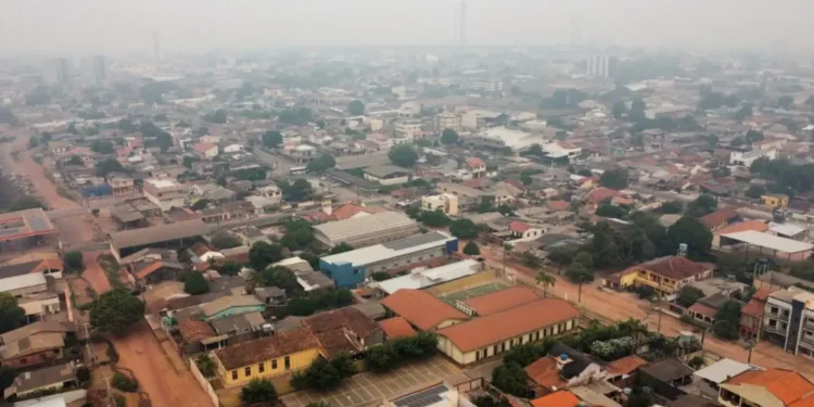 Dino dá prazo de 30 dias para conclusão de planos contra queimadas