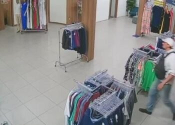 Funcionários são feitos reféns durante assalto a loja na avenida Grande Circular (Foto: Reprodução/ redes sociais)