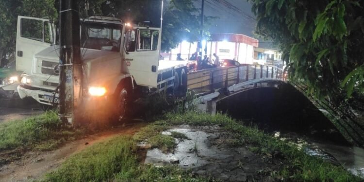Motorista de caminhão morre após acidente de trânsito na zona Norte de Manaus (Foto: Reprodução/ internet)