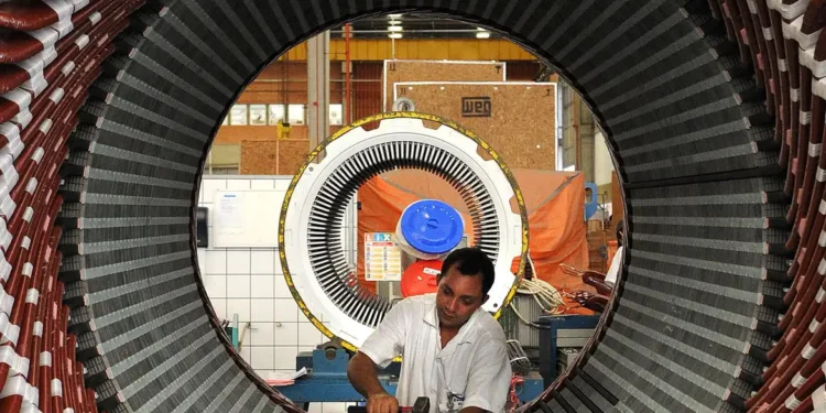 Receita da indústria de máquinas e equipamentos tem queda de 8,6%