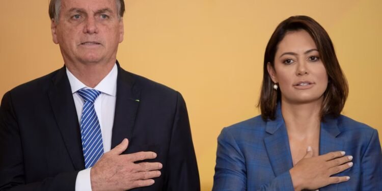 Michelle representará Bolsonaro na posse de Donald Trump, dizem aliados