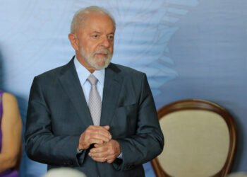 Brasília, DF 19/12/2023 O presidente Luiz Inácio Lula da Silva, acompanhado do ministro da Defesa, José Múcio, participa da cerimônia de apresentação dos oficiais-generais das Forças Armadas recém-promovidos, no Clube da Aeronáutica, em Brasíli