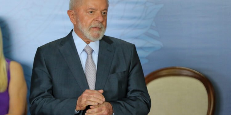 Brasília, DF 19/12/2023 O presidente Luiz Inácio Lula da Silva, acompanhado do ministro da Defesa, José Múcio, participa da cerimônia de apresentação dos oficiais-generais das Forças Armadas recém-promovidos, no Clube da Aeronáutica, em Brasíli