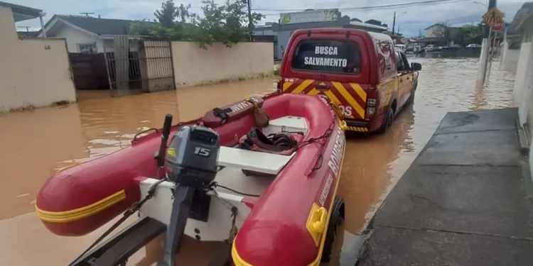 Chuvas deixam 781 desabrigados em Santa Catarina