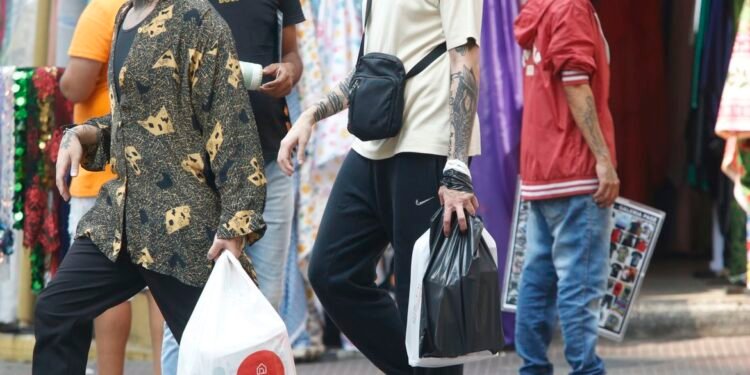 Força do emprego faz serviços às famílias terem maior nível desde 2015