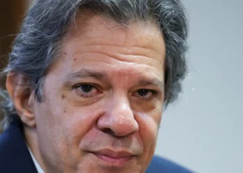 Haddad suspende férias para discutir Orçamento com Lula
