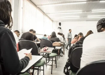 universitarios-dividas