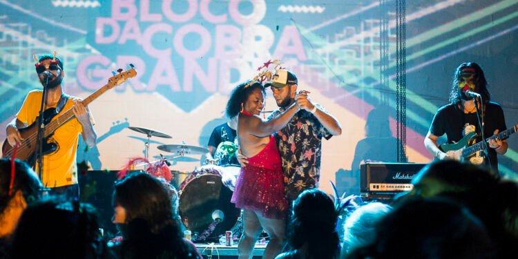 'Bloco da Cobra Grande' une o carnaval do Norte e Nordeste, em Manaus