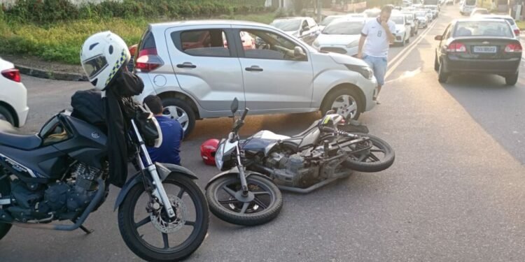 Colisão deixa dois motociclistas feridos em ruas de Manaus