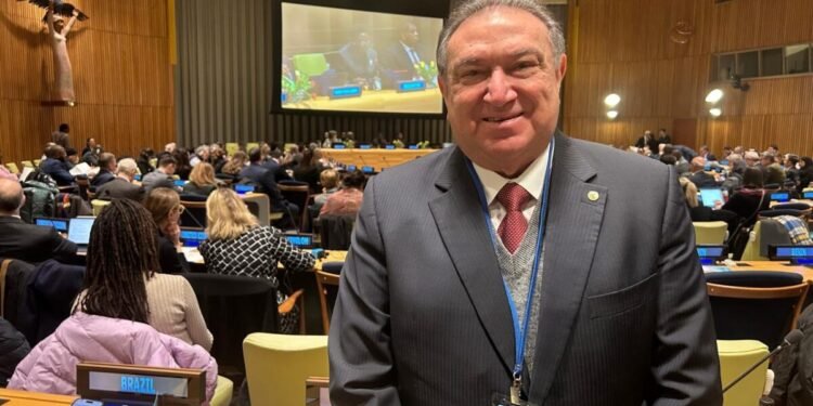 Átila Lins durante evento na ONU (Foto: Reprodução/Facebook)