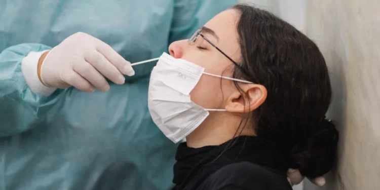 Casos de Covid-19 aumentam em mais de 64% no Amazonas