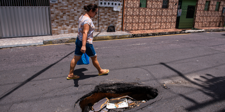 Fala Manaus: moradores denunciam cratera em rua do bairro da União