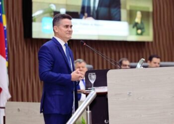 Prefeito de Manaus anuncia novas secretarias e criação de cargos comissionados