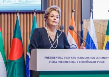 Dilma Rousseff está internada em hospital na China