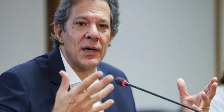 Haddad diz que queda do dólar e safra devem conter preço dos alimentos