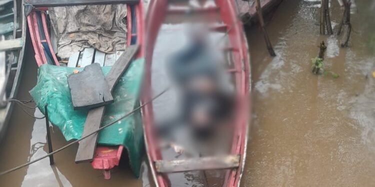 Homem é encontrado morto dentro de canoa em Humaitá