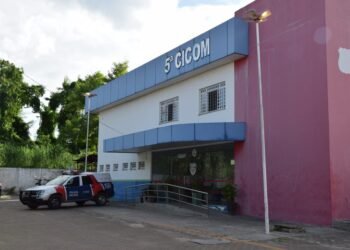 Homem é preso por agredir e ameçar esposa com uma faca