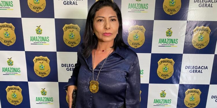 Investigadora prende assaltante 'sem descer do salto' (Foto: Hudson Neris/Rios de Notícias)