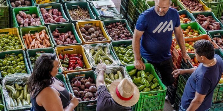 Inflação dos alimentos é explicada por menos oferta, diz IBGE