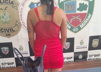 Mulher é presa por jogar cocaína em via no Amazonas