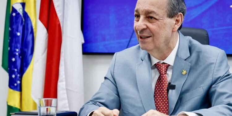 Omar Aziz redes sociais