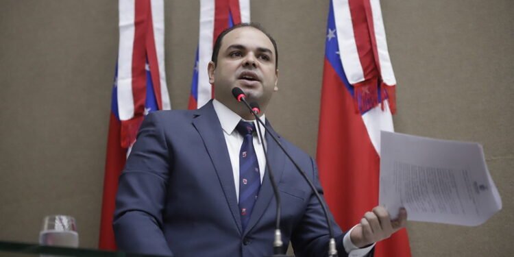 Cidade justifica redução de trabalho na Aleam e chama críticos de ‘biscoiteiros’