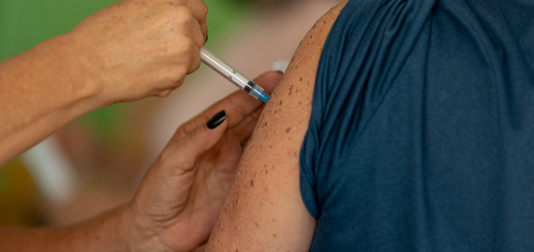 Vacina contra covid-19 e influenza