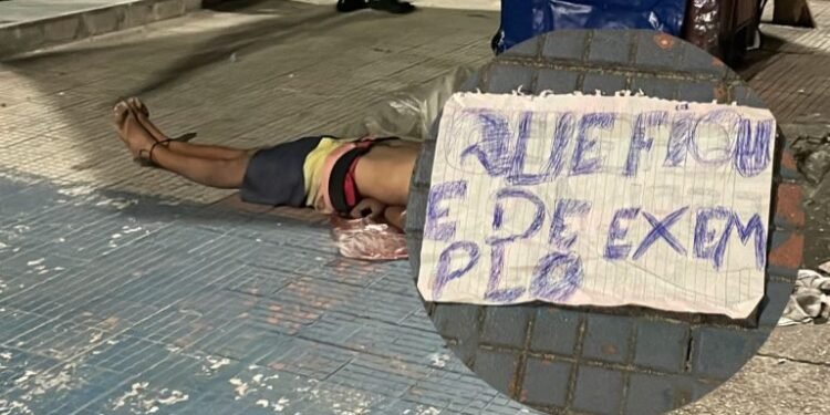 Homem é morto e tem bilhete deixado próximo do corpo no Centro de Manaus (Foto: Reprodução/ redes sociais)