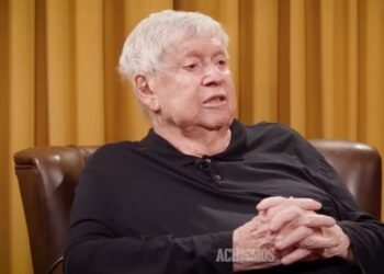 O empresário ainda falou que a televisão deveria oferecer um conteúdo de entretenimento com mais qualidade (Foto: Reprodução/ Youtube - TV Achismos)