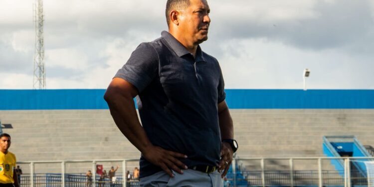 Técnico do São Raimundo é demitido por telefone