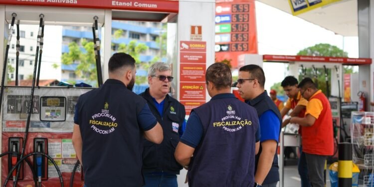 Procon mantém fiscalização e multa 35 postos por aumento abusivo na gasolina