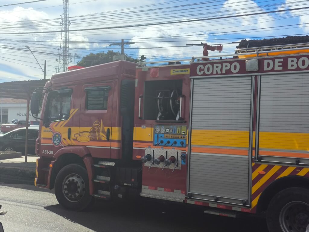 Corpo de Bombeiros Militar do Amazonas (CBMAM) esteve no local junto do Serviço de Atendimento Móvel de Urgência (Samu) (Foto: Reprodução/ redes sociais)