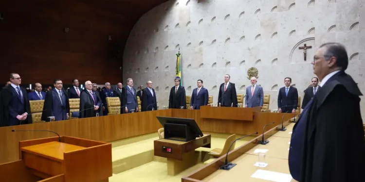 Barroso: três Poderes estão unidos pelos princípios da Constituição