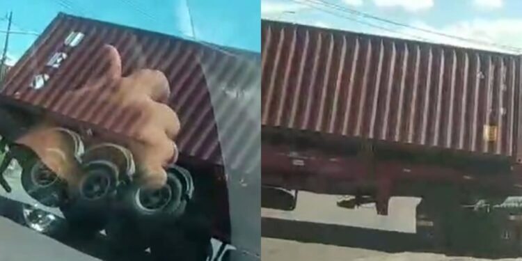 Carreta quase vira e fica atravessada em via na zona Sul de Manaus (Fotos: Reprodução/ internet)