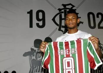 cabezas-com-a-camisa-do-fluminense