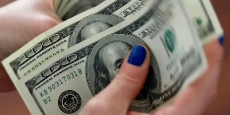 Dólar cai pela 11ª vez e tem maior sequencia de quedas em 20 anos