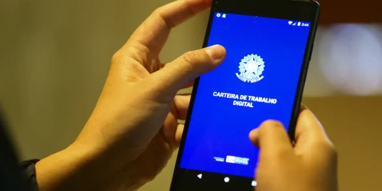 Brasil criou 137,3 mil postos formais de trabalho em janeiro