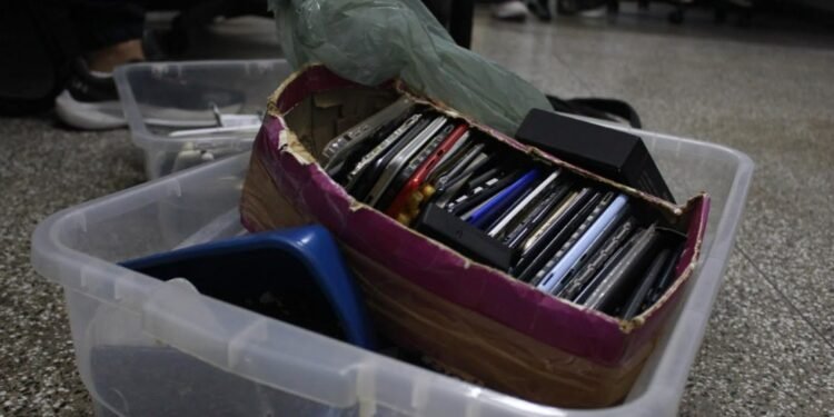 Mais de 600 celulares são apreendidos durante operação no Centro de Manaus