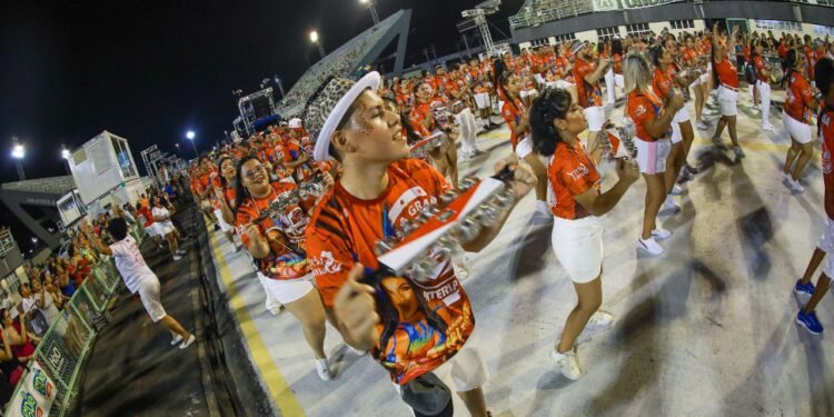 Carnaval na Floresta 2025: escolas de samba do Grupo Especial de Manaus movimentam o Sambódromo
