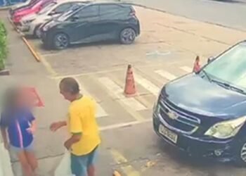 Vídeo: Idoso tenta beijar criança em frente a um supermercado no bairro Cidade Nova, em Manaus