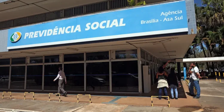 Fila do INSS cresceu 46,6% durante greve do órgão
