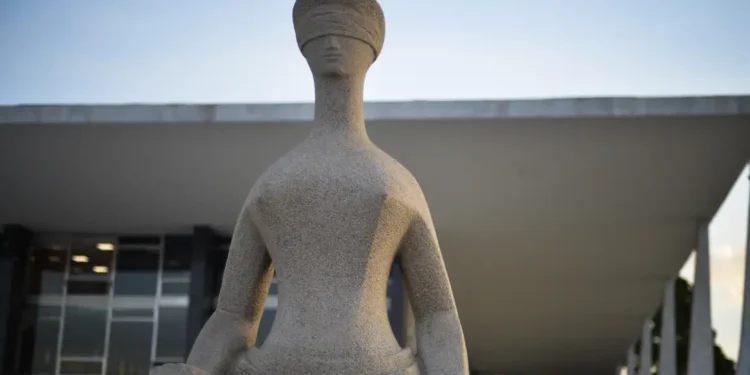 Lei Maria da Penha se estende a casais homoafetivos e mulheres trans