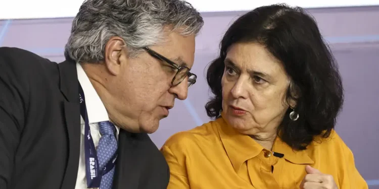 Lula decide tirar Nísia do Ministério da Saúde; Padilha ocupará a vaga