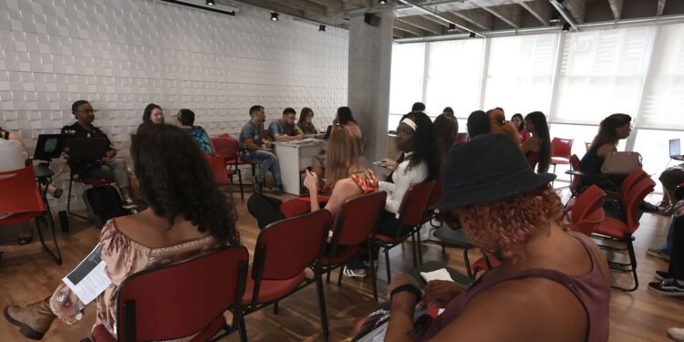 Brasil teve saldo positivo de 71 mil vagas ocupadas por estrangeiros