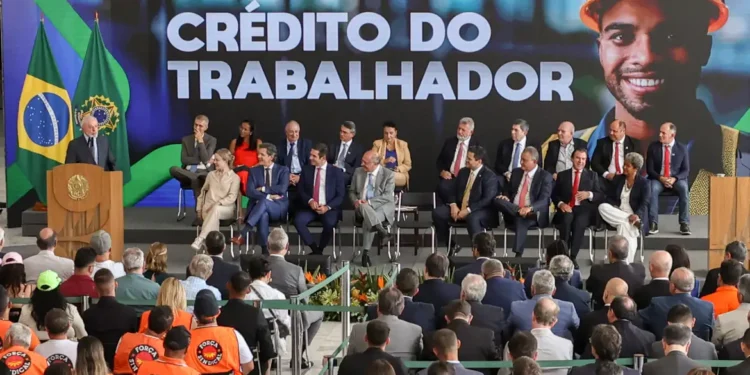 Lula autoriza uso do eSocial para ofertar consignado a empregados CLT