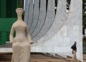 Maioria do STF mantém Moraes, Dino e Zanin em julgamento de Bolsonaro