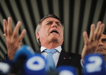 Bolsonaro diz que entrada dos invasores do 8/1 ao Palácio do Alvorada 'foi facilitada'