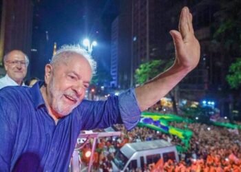 'Já dá para decretar carnaval em todo território nacional, né?', diz Lula em rede social
