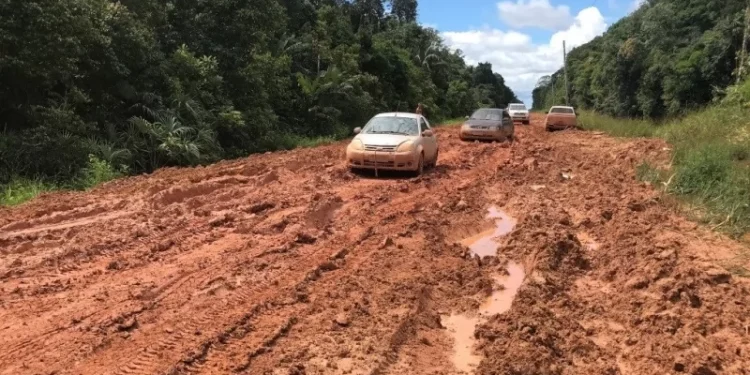 Deputado denuncia infraestrutura precária, falta de fiscalização e isolamento na BR-319 durante viagem de Brasília a Manaus
