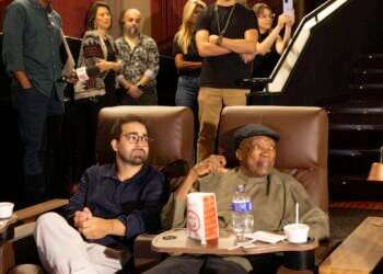 Milton Nascimento se emociona com filme sobre sua vida em pré-estreia